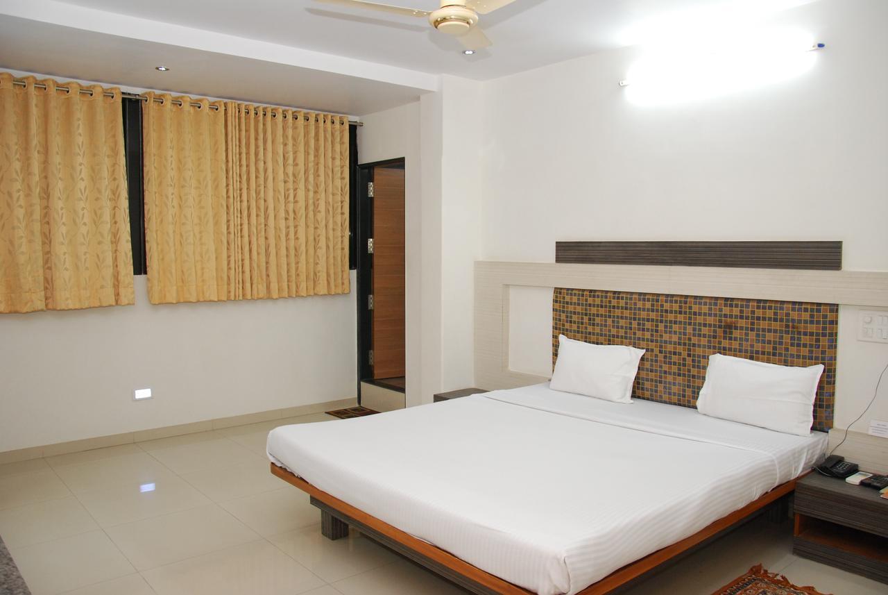Hotel Excellency Inn Nashik Exterior foto